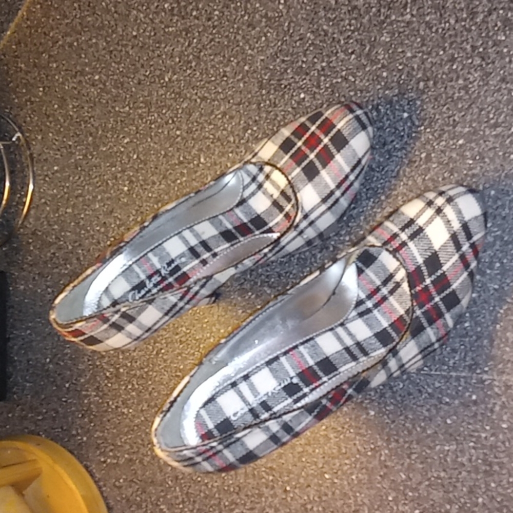 Mono chrome Plaid pumps with Red Striping Detail. - Picture 5 of 7